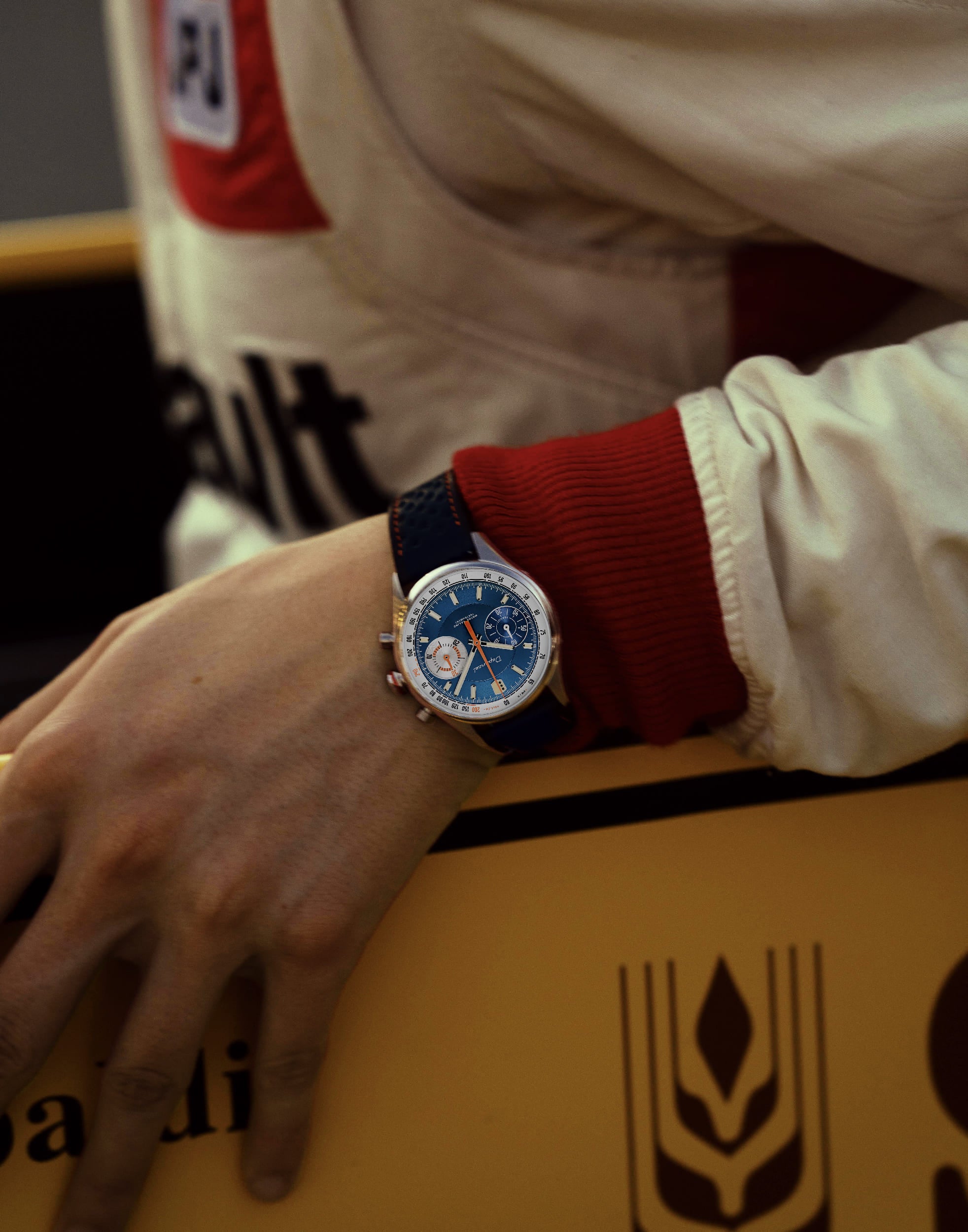 allure_-_chronographe_-_manuel_-_cadran_-_bleu_-_bracelet_-_bleu_-_f1_-_jaune_-montres_-_francaise