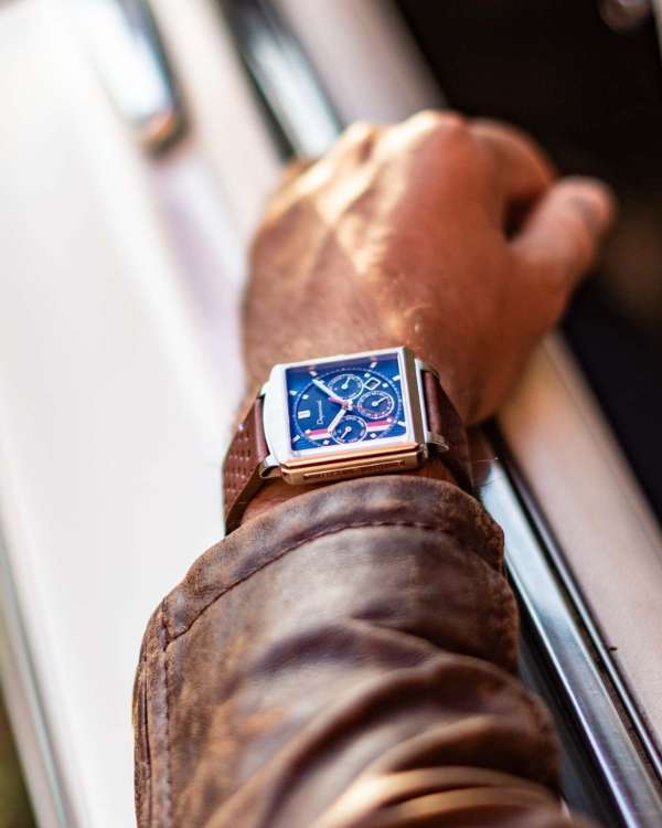 Serie-R - F-back - Dusk Blue - montre française homme automatique - calendrier carré